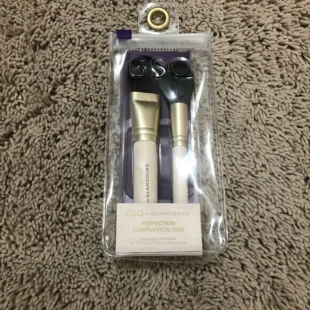 Two pack makeup brush